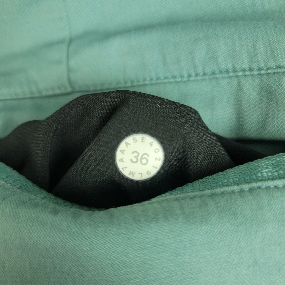 Lululemon Commission Classic Fit Mens 36 Solid Blue Performance Shorts
